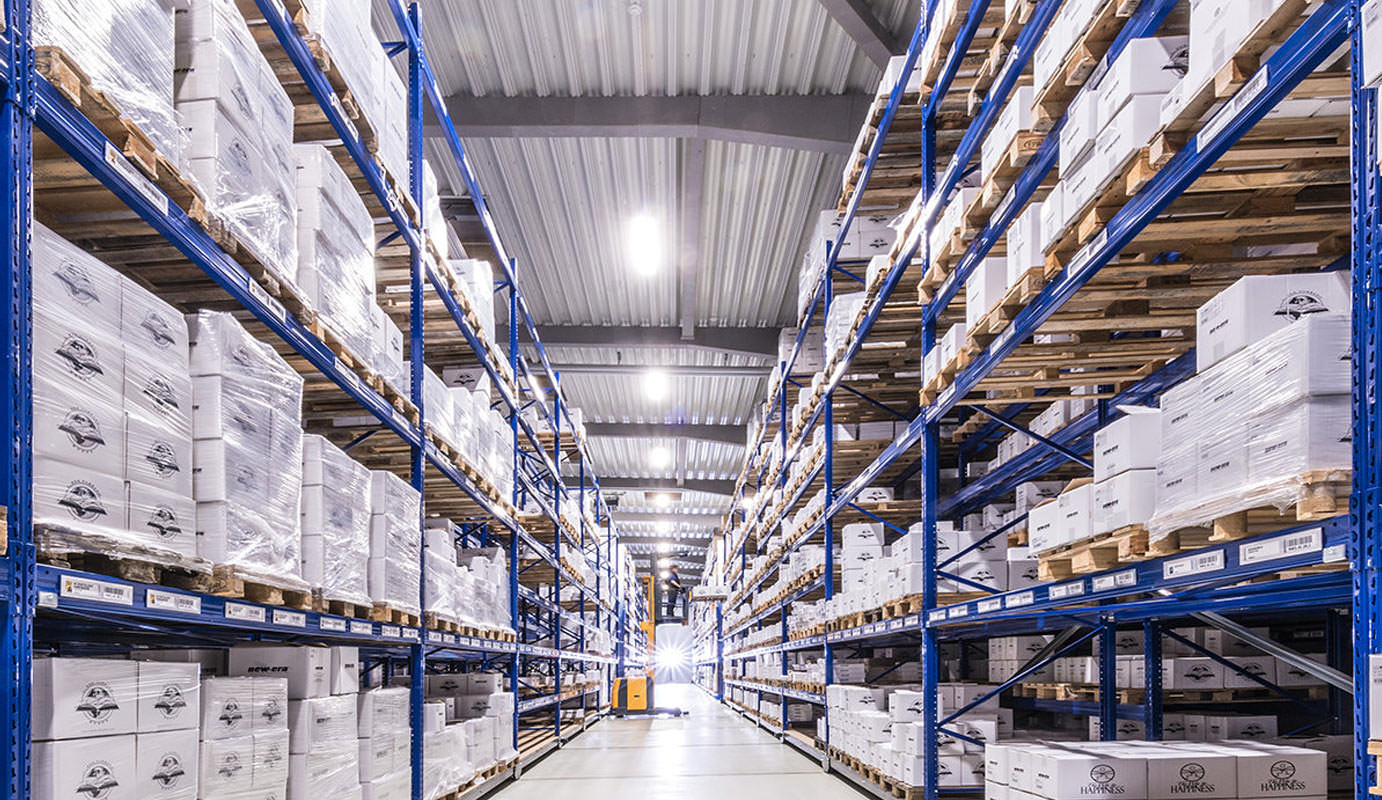 New Era Publications i København har sammen med sin søsterorganisation, Bridge Publications i Los Angeles, et sammenlagt areal på 42.000 m² og en samlet årlig produktionskapacitet på 65 millioner titler.